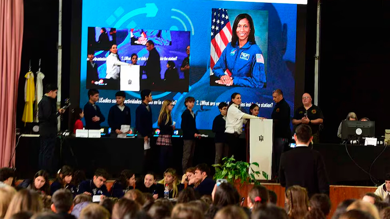 Estudiantes de una escuela de Córdoba se comunicaron con una astronauta de la Nasa