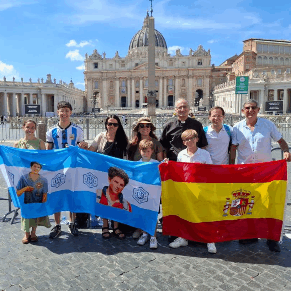 La Iglesia confía a la Red Educativa Fasta una cuarta reliquia de San Carlos Acutis